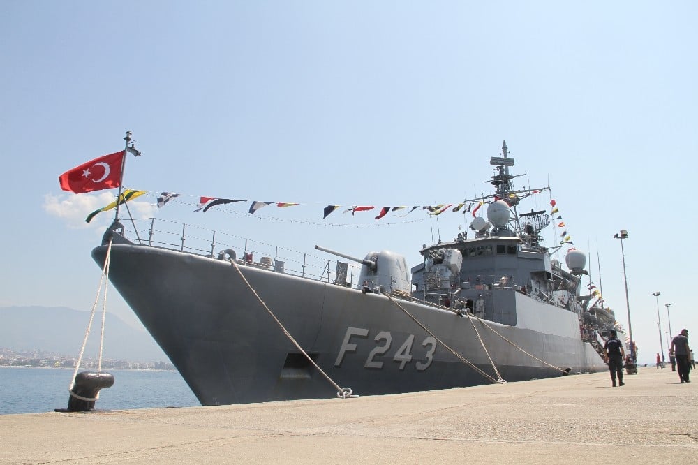 Alanya’da TCG Yıldırım Fırkateyni ziyarete açıldı 