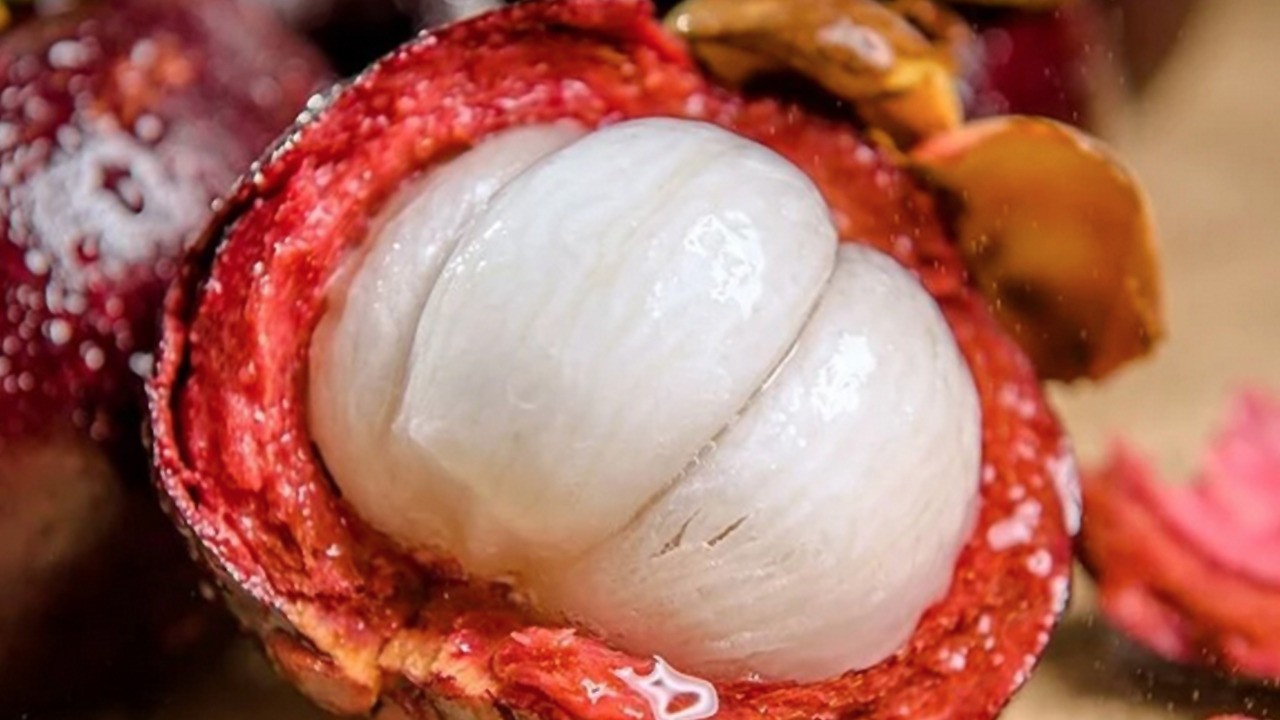 Zahmetli hasadı nedeniyle meyvelerin prensesi, tanesi 550 TL