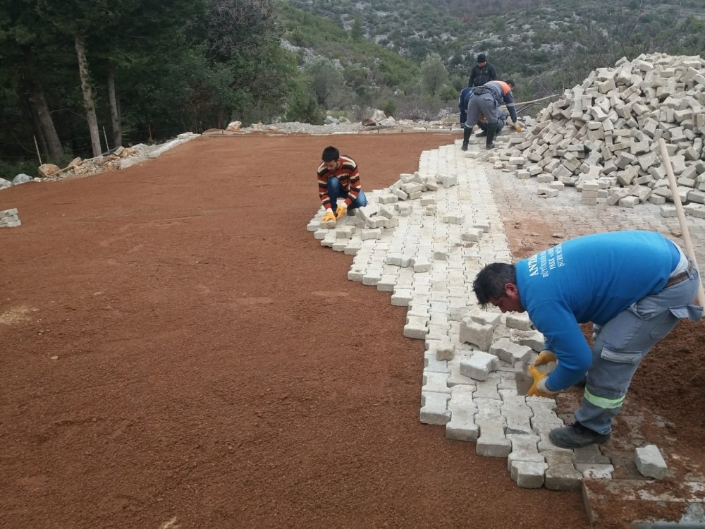 Alanya’daki mezarlıklarda kapsamlı temizlik 