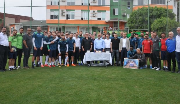 Alanyalı futbolculardan Çavuşoğlu’na sürpriz!
