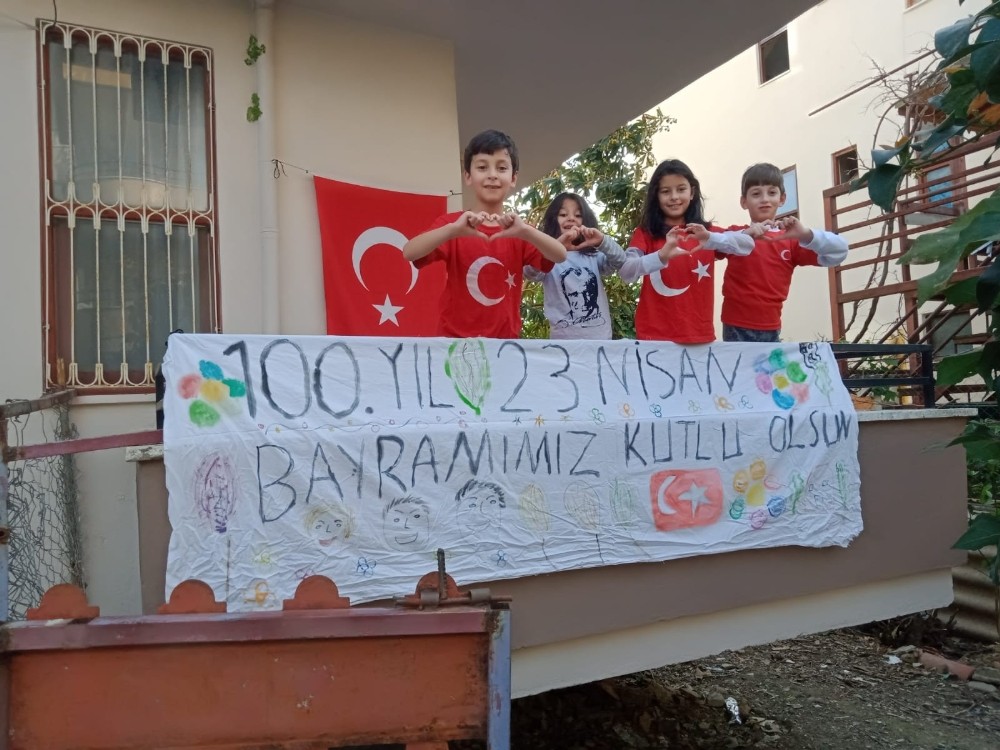 Alanyalı minikler asırlık coşkuyu evlerine taşıdı 