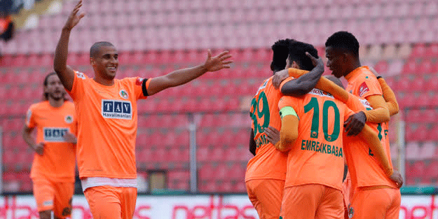Alanyaspor, Akhisar'ı kendi evinde bozguna uğrattı