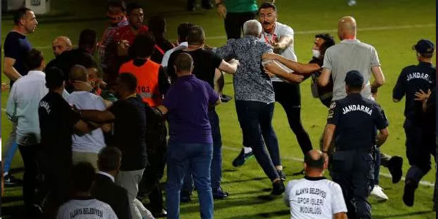 Alanyaspor Başkanı: Ağaoğlu önüne gelene tekme tokat girdi