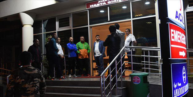 Alanyasporlu futbolcuları taşıyan minibüs devrildi: 7 yaralı