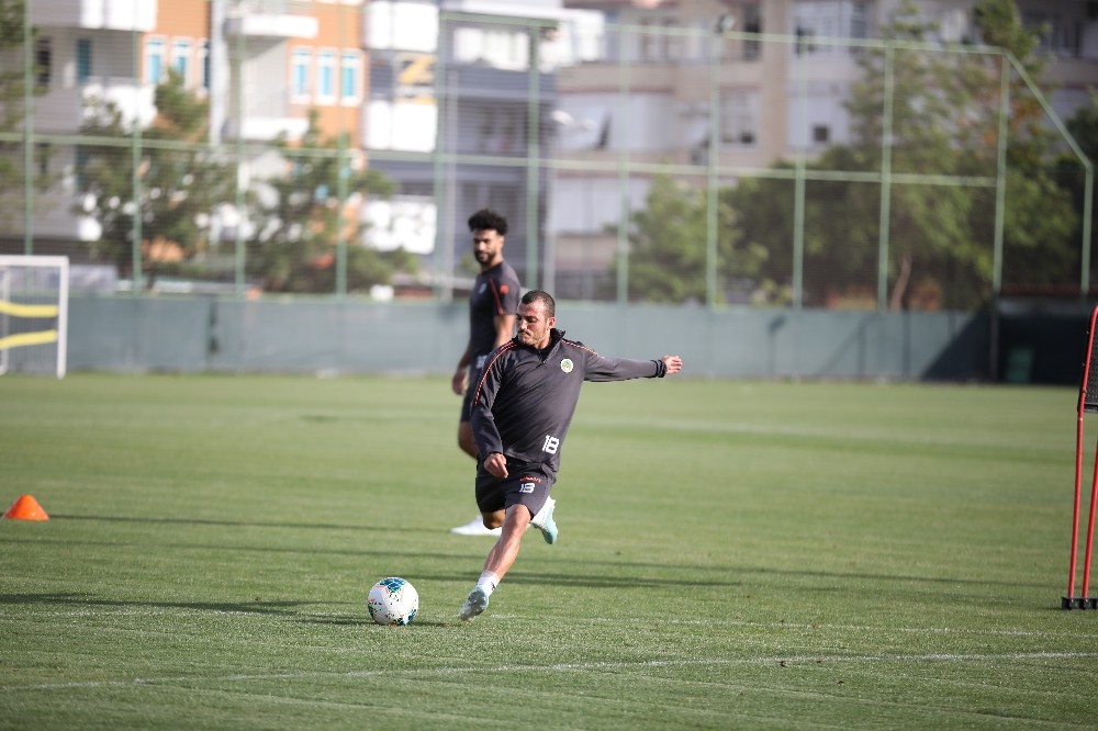 Alanyaspor’un genç futbolcusunun forma hırsı 