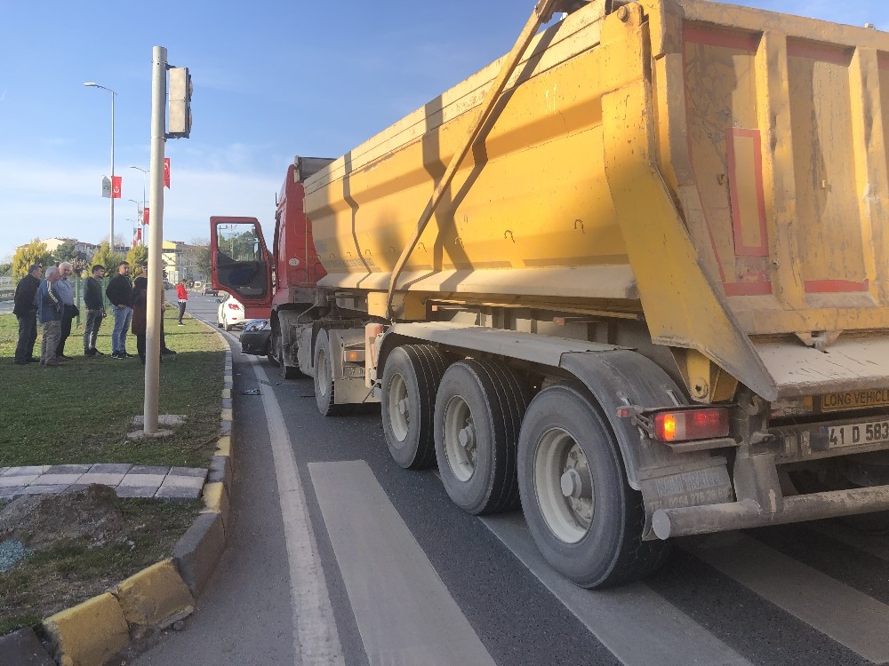 Alaplı’da kamyonet otomobille çarpıştı: 1 yaralı 