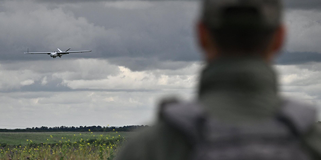 Alarm zilleri çalıyor! İki İHA peş peşe düşürüldü