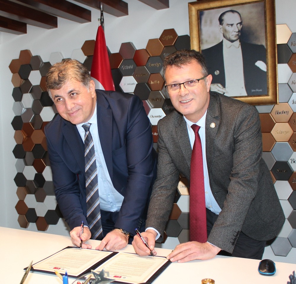 Alaşehir Belediyesi ile Karşıyaka Belediyesi ’kardeş şehir’ oldular 