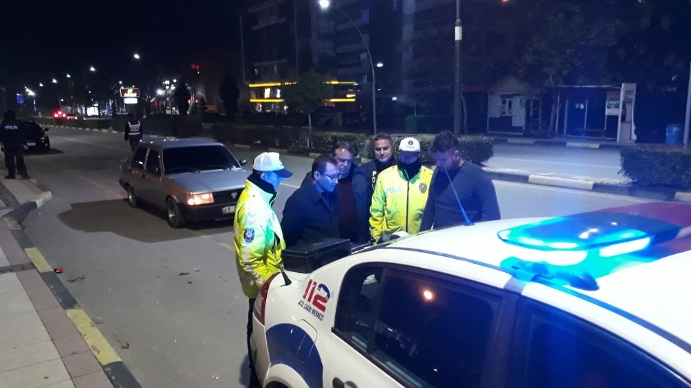 Alaşehir Kaymakamı sürücülerin yeni yılını kutladı 