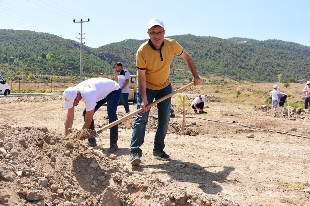 Alaşehir’de evlenecek çiftler iki fidan dikecek 