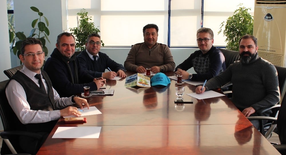 Alaşehir’de üzüm üreticilerine bilgilendirme toplantısı 