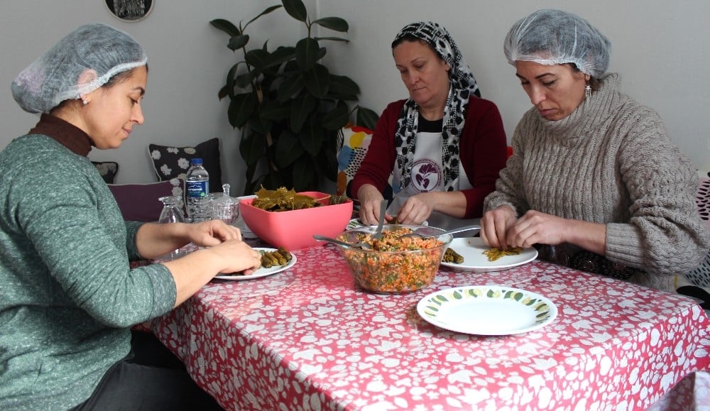 Alaşehirli kadınlar ev ekonomisine destek oluyor 