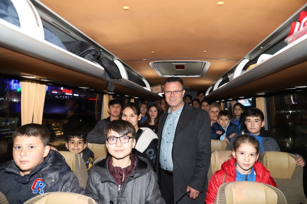 Alaşehirli karateciler İstanbul’a uğurlandı 