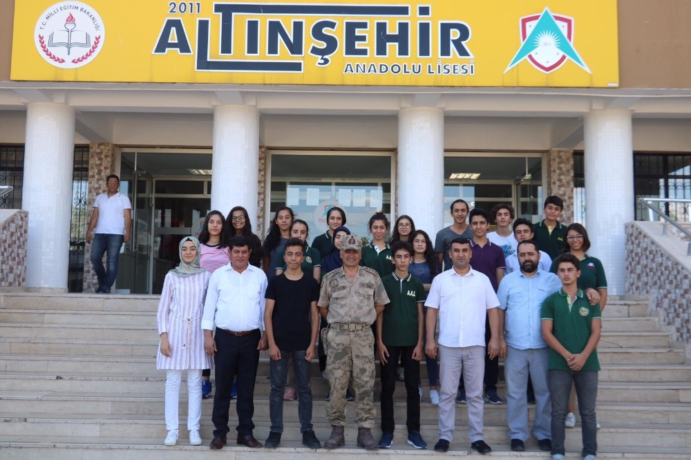 Albay Atasoy öğrencileri yalnız bırakmadı 