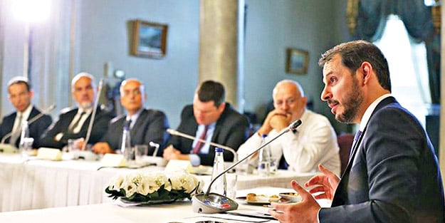 Albayrak ekonomistleri dinleyecek