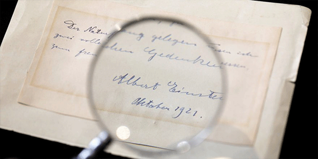 Albert Einstein'ın genç kıza yazdığı not açık arttırmayla satıldı