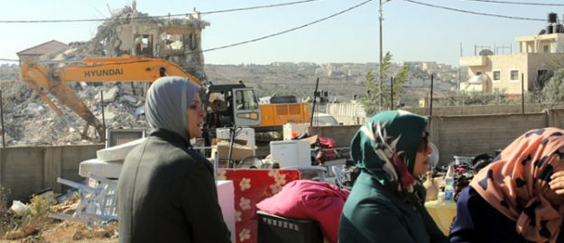 Alçaklar yine evleri yıktı