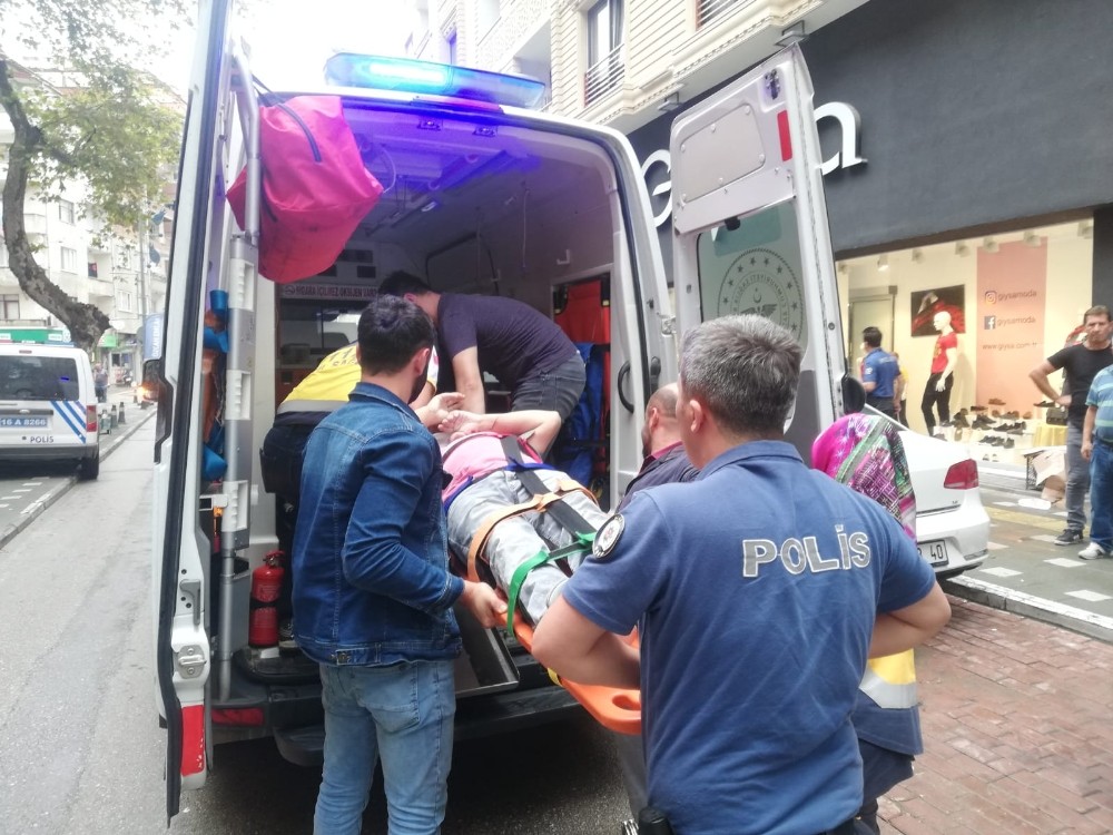 Alçıpan çökünce yere düşen usta, cama tıklayıp yardım istedi 