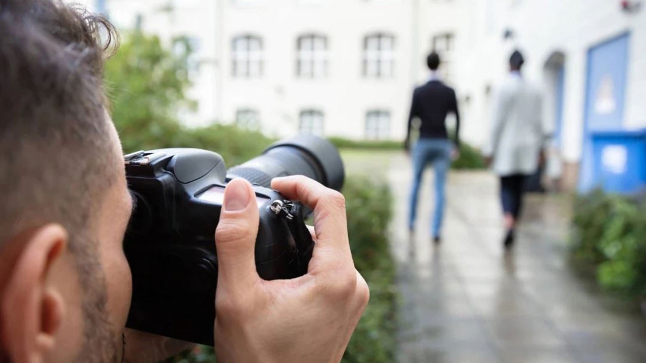 Aldatan eşini gece bir adamın arabasında görüp videoya çektiği için 2 yıl 1 ay hapse mahkum edildi! Aldatılan eşe bir de hapis Yargıtay’dan döndü!