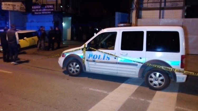 Aldığı araba pert çıkınca 2 kişiyi yaraladı