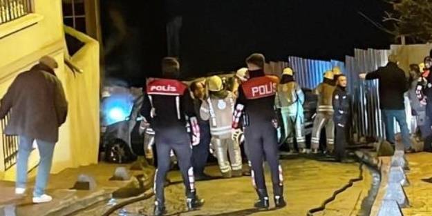 Alev alan araç park halindeki otomobile çarparak durdu