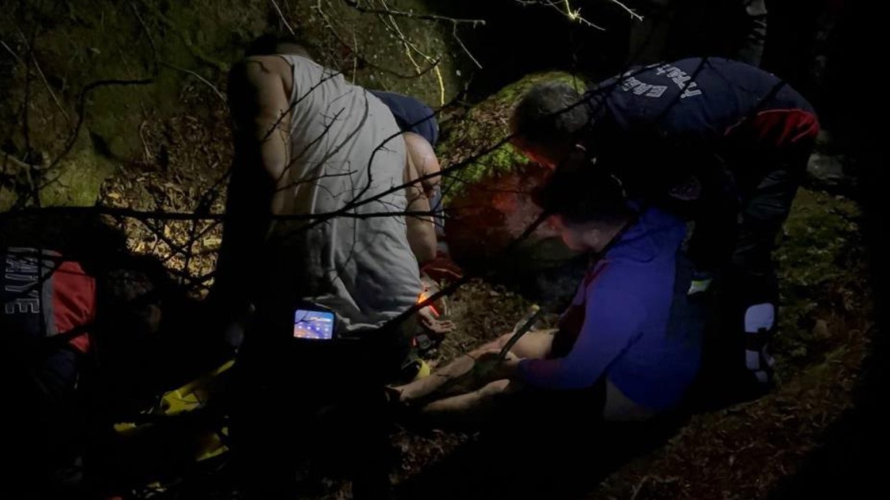 Alev alan araçtan son anda kurtuldu