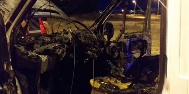 Alev alan kamyonet kullanılamaz hale geldi
