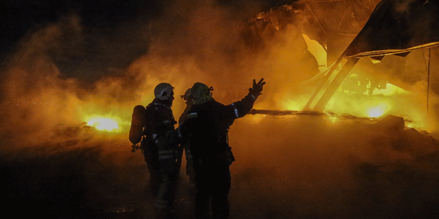 Alev alev yandı! Ekipler zor anlar yaşadı