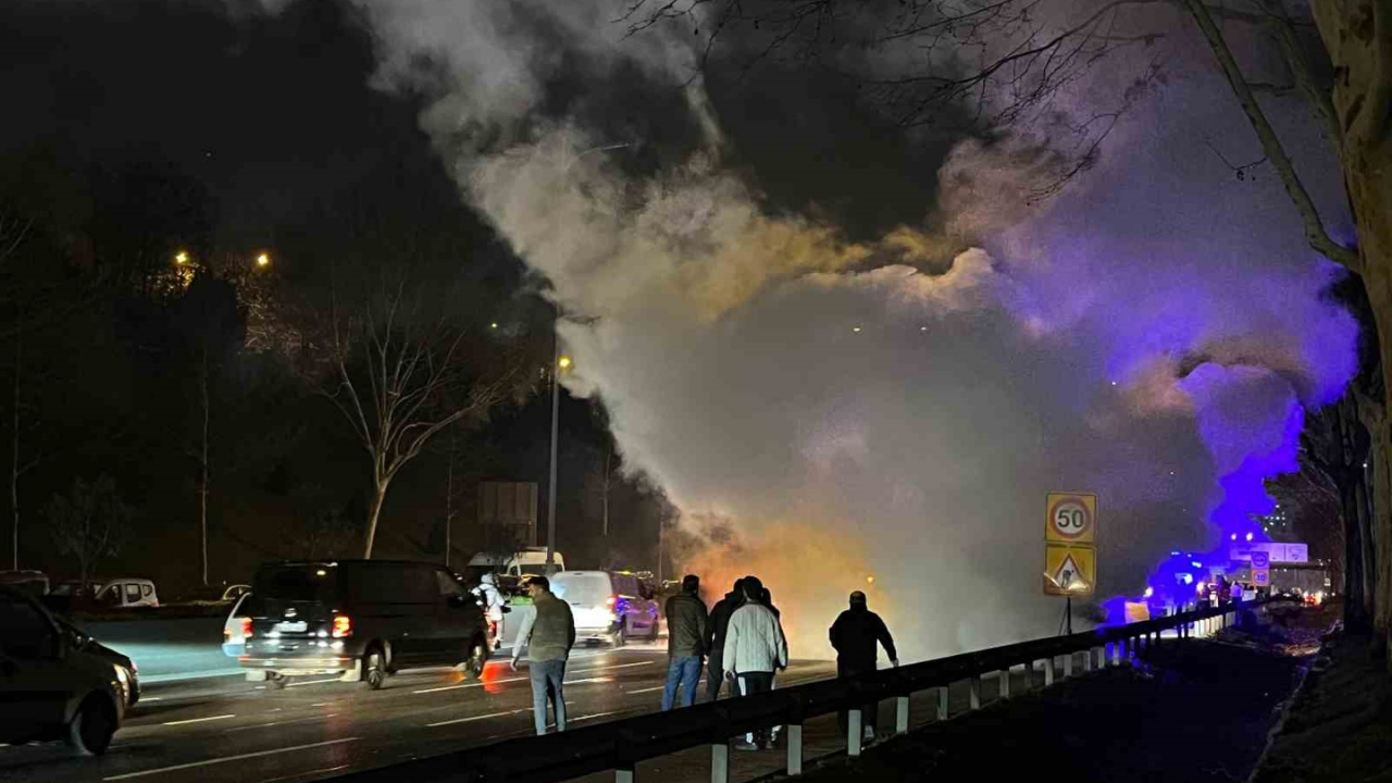 Alev topuna dönen araç, Avrupa Otoyolu’nu kilitledi