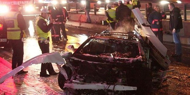 Alev topuna dönen lüks araçta feci ölüm!