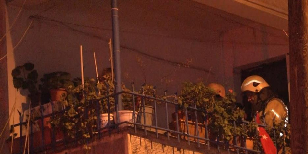 Alevler paniğe neden oldu! Ev sakinleri bakın nasıl kurtuldu