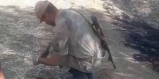 Alevlerin arasında kalmıştı! Karakol komutanı kurtardı