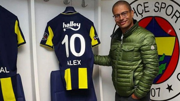 Alex de Souza hangi kulüple anlaştı?
