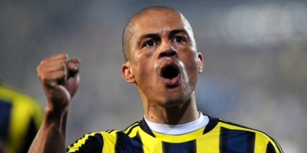 Alex ve Fenerbahçe, Twitter'da birbirine girdi!