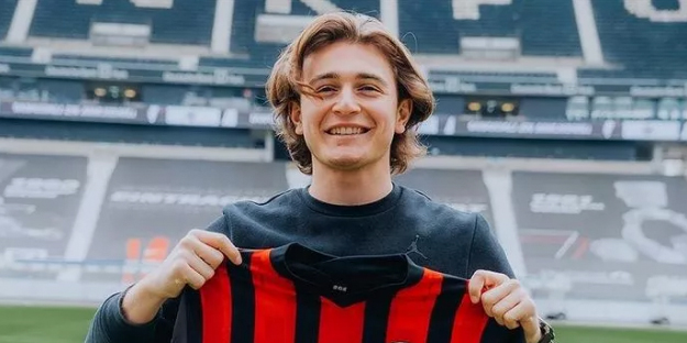 Ali Akman'dan büyük sürpriz!