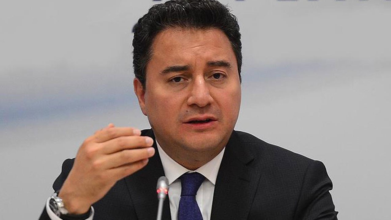 Ali Babacan, CHP’ye çuvalın dibinden cevap verdi: Kimi selamlayacağımızı size mi soracağız? O vesayet döneminiz çoktan bitti