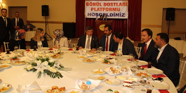 Ali Babacan ile Ahmet Davutoğlu’na en sert tepki vatandaştan geldi