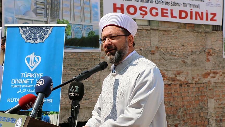 Ali Erbaş: Çocuklarımıza sevgiyi, saygıyı öğreterek hayata hazırlamalıyız