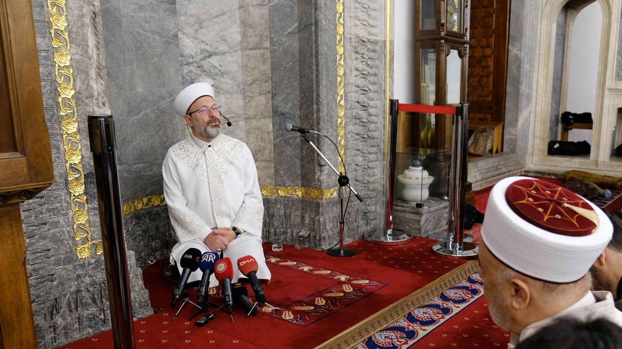 Ali Erbaş Konya’da teravih namazını kıldırdı