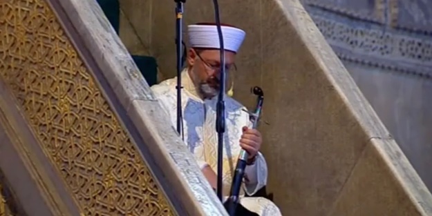 Ali Erbaş'ın kılıçla hutbe okuması çok konuşulmuştu... Peygamber Efendimiz nasıl hutbe okurdu?
