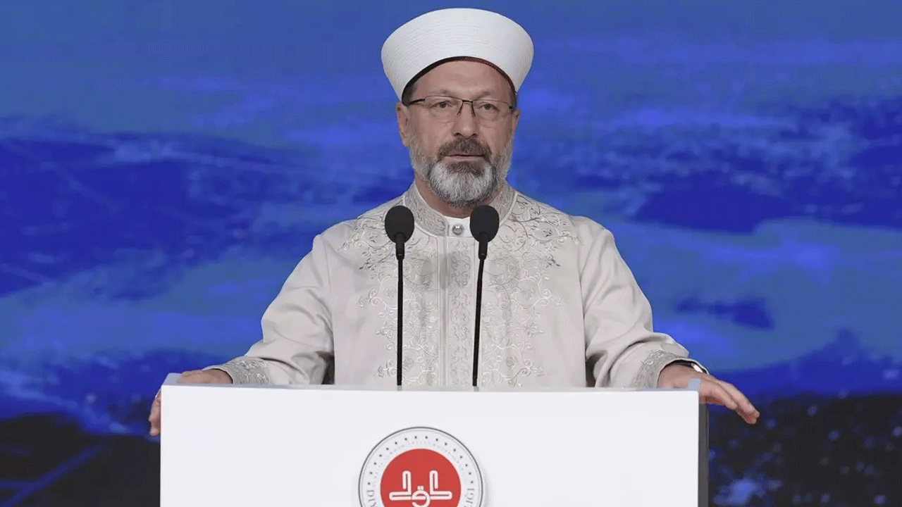 Ali Erbaş'tan CHP'yi hoplatacak açıklama