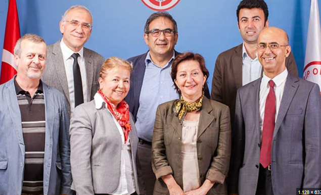 Ali Karahasanoğlu: AK Parti: "Daha fazla çalışalım", Tabipler Odası: "Dinlenelim"