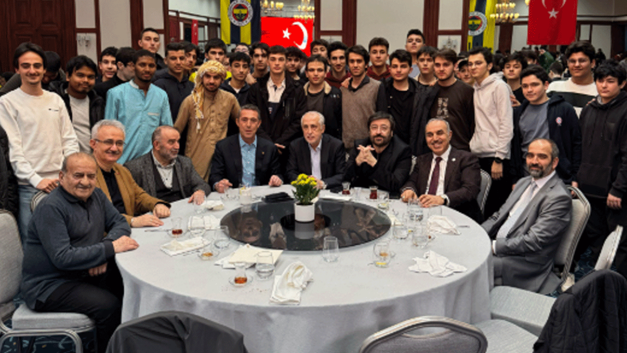 Ali Koç, İlim Yayma Cemiyeti yönetimi ve öğrencileri ile iftarda buluştu