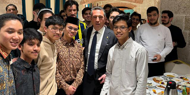 Ali Koç İmam Hatip öğrencilerine iftar verdi!