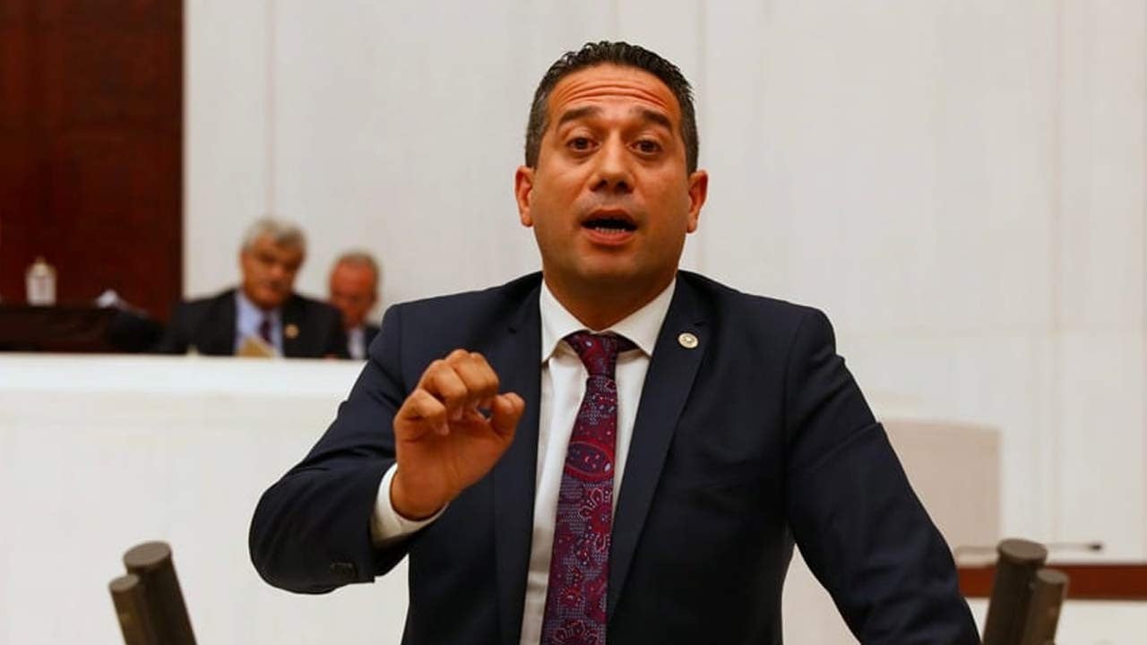 Ali Mahir’in makam aracından bakın kim çıktı!