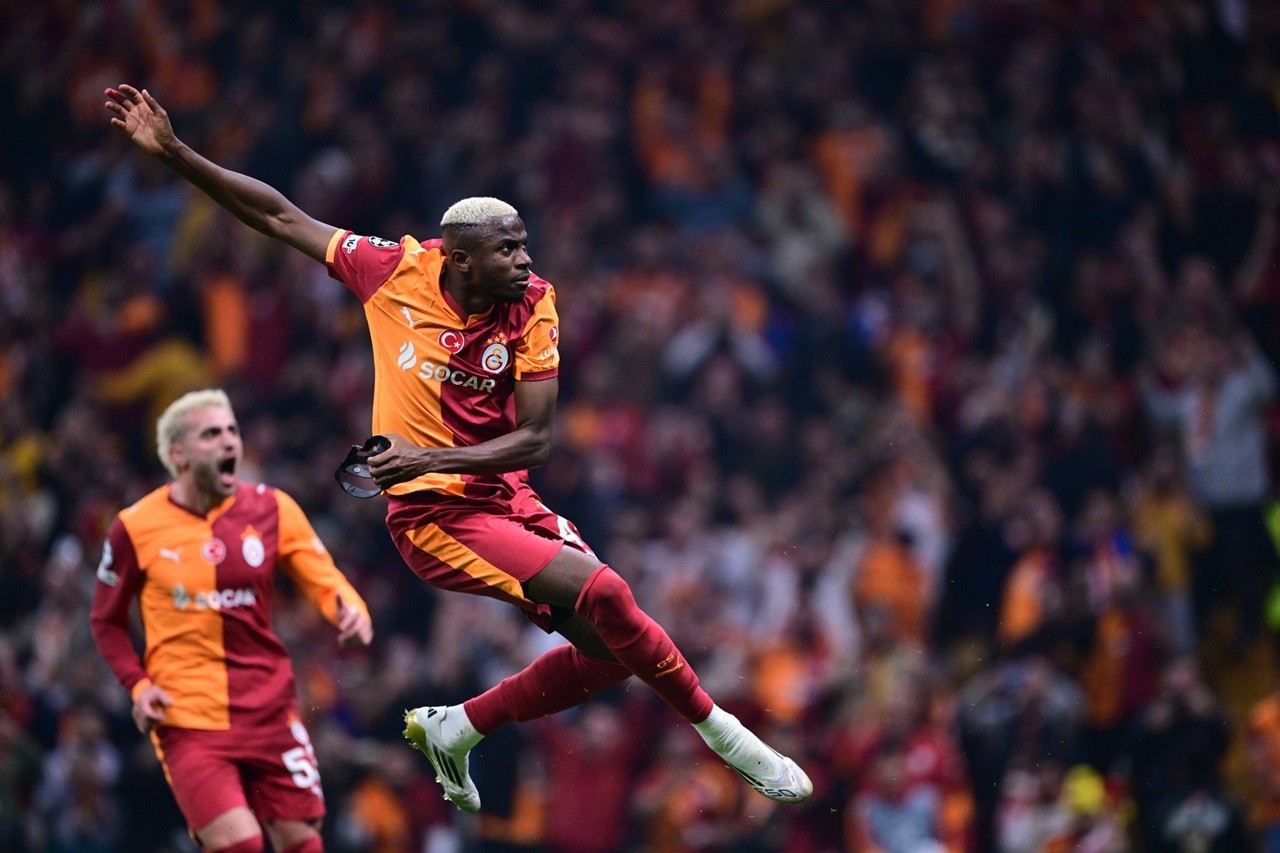 Ali Sami Yen'den Çıkış Yok! Aslan, Liverpool'u Parçaladı