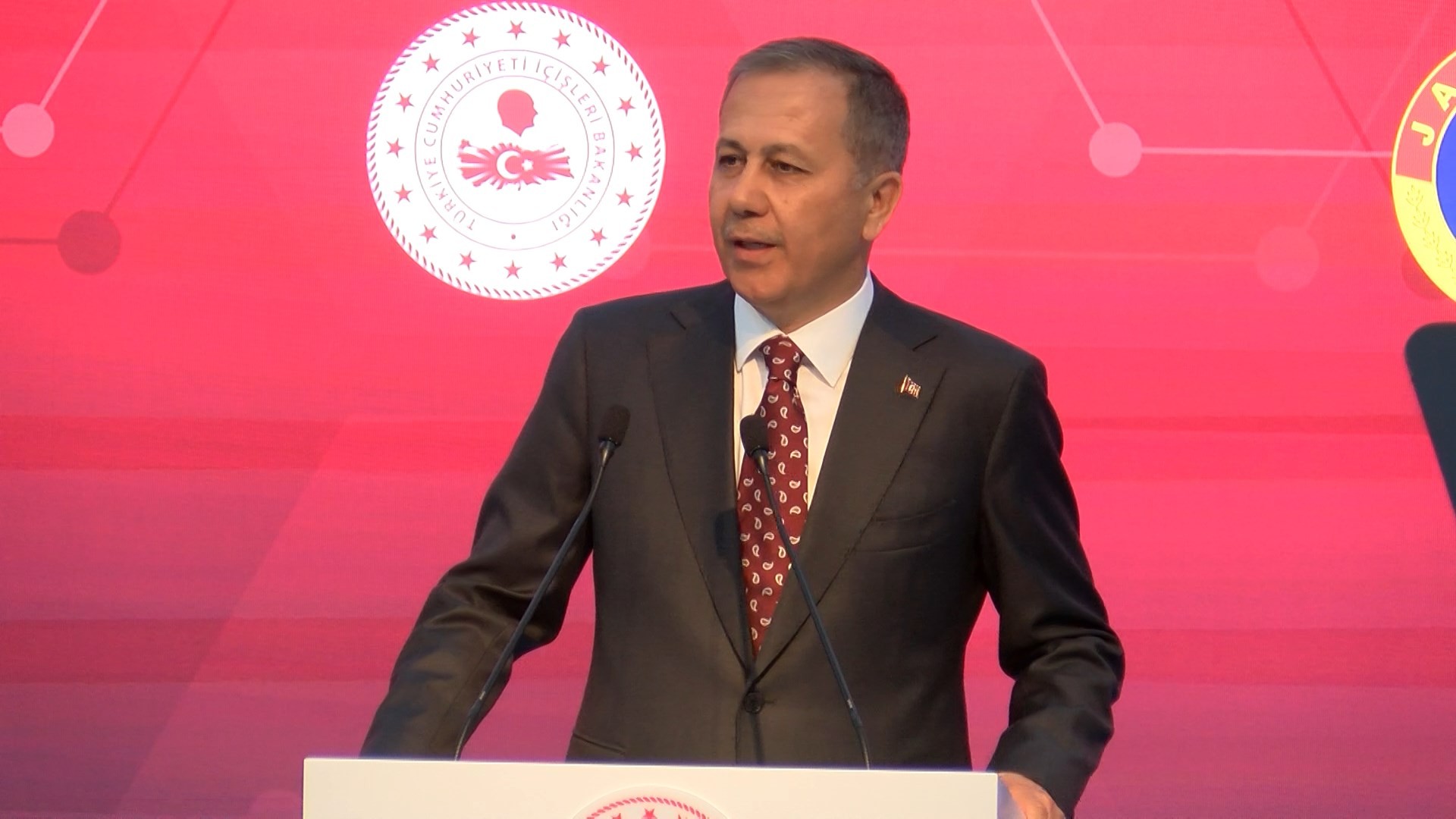 Ali Yerlikaya duyurdu! Türkiye’de dev operasyon: 8 bin 633 kişi tutuklandı