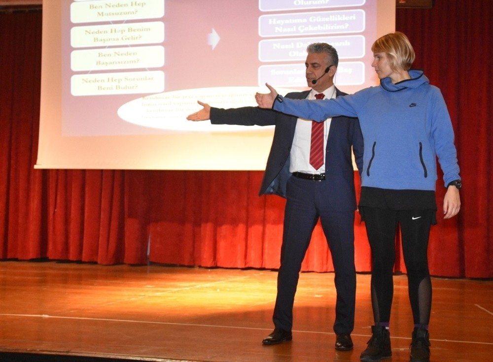 Aliağa Belediyesinden çalışanlarına motivasyon semineri 