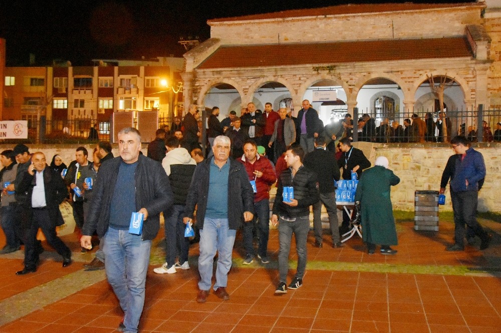 Aliağa Belediyesinden kandil simidi ikramı 
