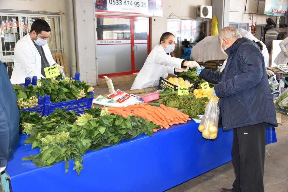 Aliağa Cumartesi Pazarında korona virüs önlemleri 